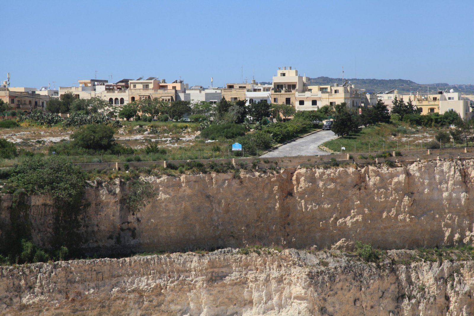 Frank Vincentz · CC BY-SA 3.0 · https://commons.wikimedia.org/wiki/File:Malta_-_Naxxar_-_Ballut_Blocks__Mosta_(Triq_il-Fortizza_tal-Mosta)_03_ies.jpg