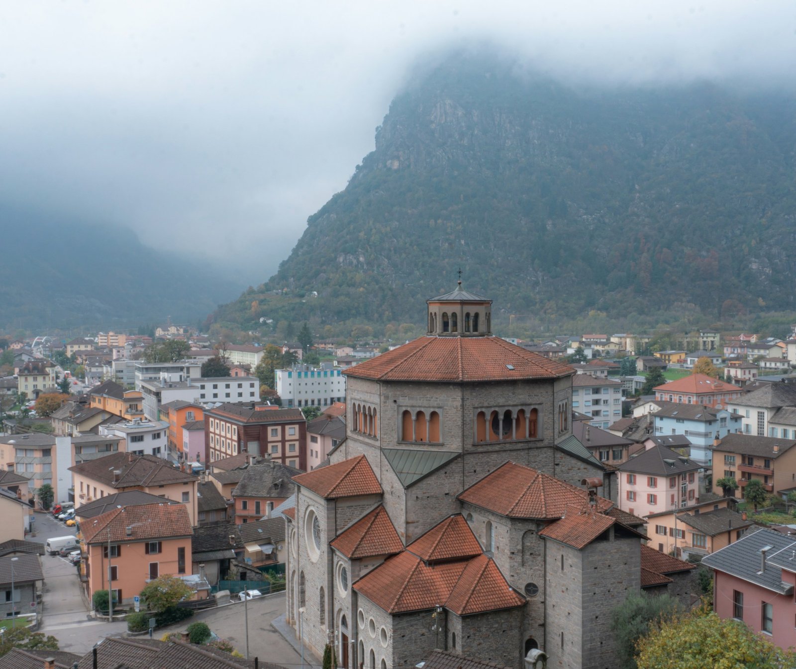 Johannes Mändle · Unsplash License · https://unsplash.com/photos/brown-and-white-concrete-houses-near-green-mountain-during-daytime-LYfSXapzoBg