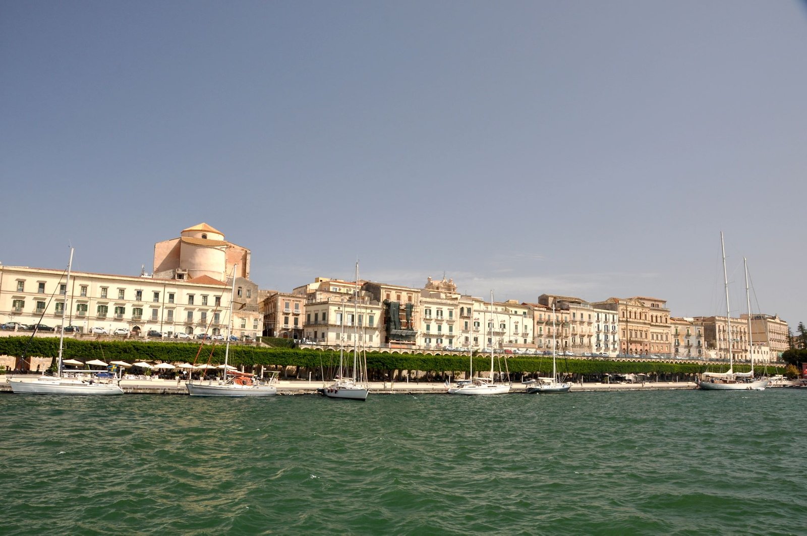 Herbert Frank · CC BY 2.0 · https://commons.wikimedia.org/wiki/File:Skyline_Syracus.jpg